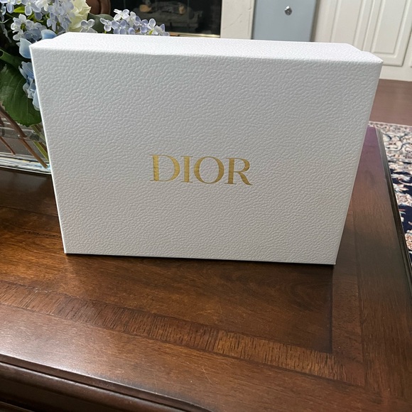 Christian Dior large white shoe box. - Picture 2 of 7